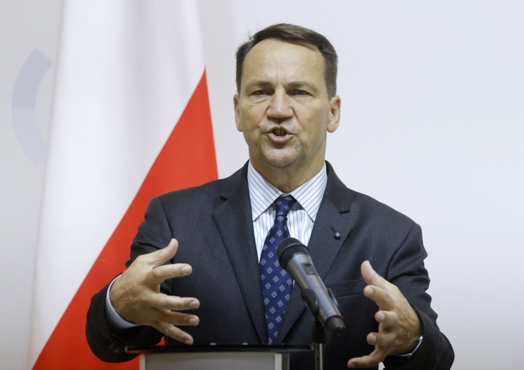 Radosław Sikorski Ekshumacje ofiar zbrodni wołyńskiej zostaną wznowione? Sikorski zabrał głos 