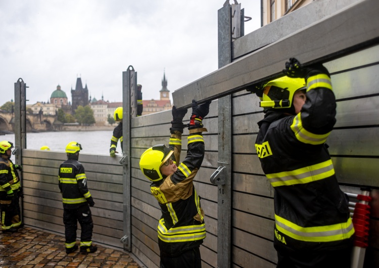 Sytuacja w Czechach Czechy wprowadzają stan zagrożenia 