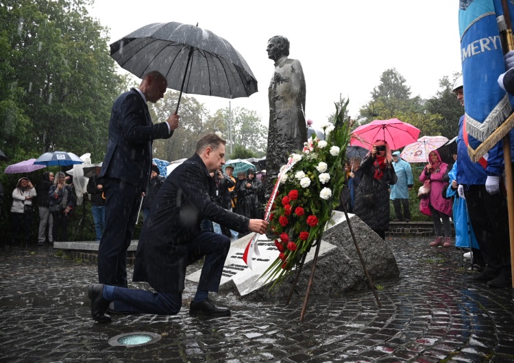  Wieńce i modlitwa o rychła kanonizację. 