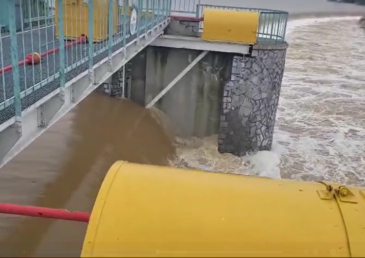 Otmuchów Bardzo poważna sytuacja na Zbiorniku Otmuchów