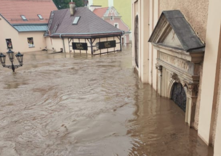 Zalany klasztor  Klasztor w Kłodzku błaga o pomoc