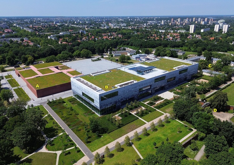 Cytadela Warszawska (widok od wschodu). Oznaczenia literowe: A - Muzeum Wojska Polskiego, B - Muzeum Historii Polski, C - Muzeum X Pawilonu Cytadeli, D - Brama Straceń Szef Muzeum Historii Polski odwołany. Decyzja wywołała falę protestów