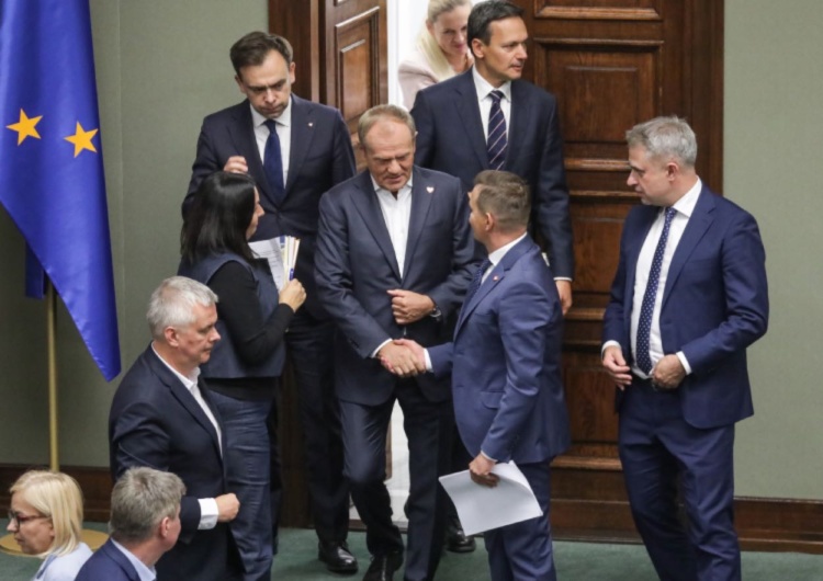 Donald Tusk w Sejmie Co Polacy sądzą o rządzie Tuska? Najnowszy sondaż