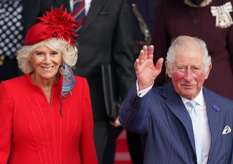 król Karol III i królowa Kamila Skandal w Pałacu Buckingham. 