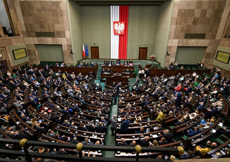 Posiedzenie Sejmu Nowe świadczenie w wysokości ponad 2,5 tys. złotych. Sejm podjął decyzję