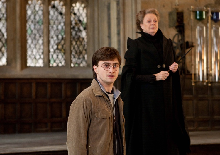 Daniel Radclife i Maggie Smith w filmie 