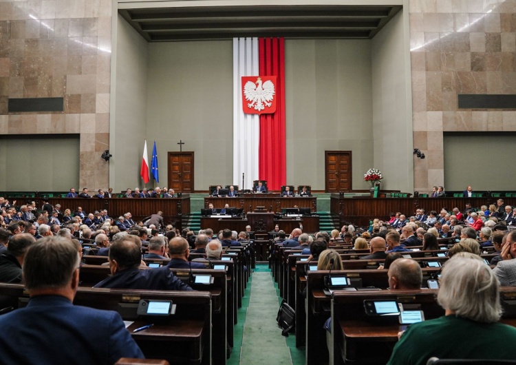 Sejm RP CBOS: Dwóch zwycięzców rankingu zaufania. I żaden nie jest Tuskiem [SONDAŻ]