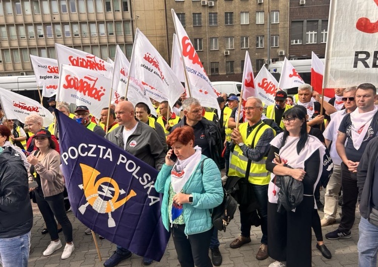 Protest pracowników Poczty Polskiej Ważą się losy 9 tysięcy pracowników Poczty Polskiej