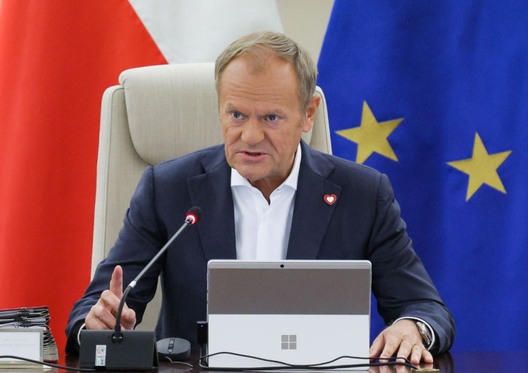 Donald Tusk Minister po słowach Tuska opuścił posiedzenie. 