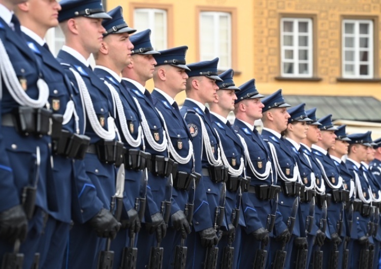  Waloryzacja wynagrodzeń pracowników służb mundurowych. Podzespół ds. służb mundurowych RDS 