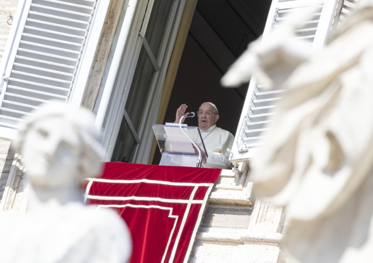 Papież Franciszek Franciszek: Wolą Stwórcy było, aby mężczyzna i kobieta byli równi pod względem godności