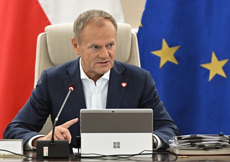 Donald Tusk Tusk: Dziewięć ofiar śmiertelnych w związku z powodzią