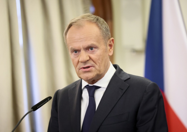 Donald Tusk Grzegorz „GrzechG” Gołębiewski: Wymazywanie Polski