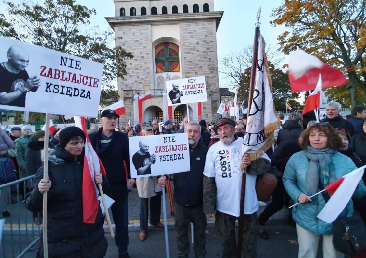 40. rocznica męczeńskiej śmierci bł. ks. Jerzego Popiełuszki Głodujący Jan Karandziej i Stanisław Oroń łączyli się duchowo z uczestnikami obchodów 40. rocznicy zamordowania bł. ks. Jerzego