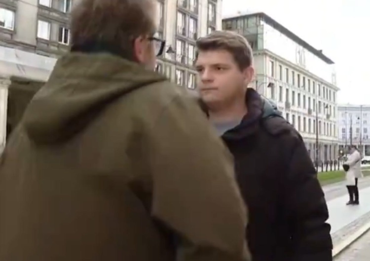 Reporter Michał Gwardyński i operator zostali zaatakowani w Warszawie podczas nagrywania materiału Reporter Telewizji Republika zaatakowany. Jest nagranie