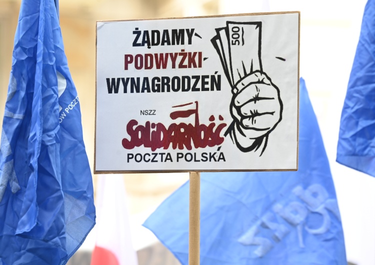 Protest pracowników Poczty Polskiej w Warszawie Pocztowcy zdecydowali. Są wyniki referendum strajkowego w Poczcie Polskiej