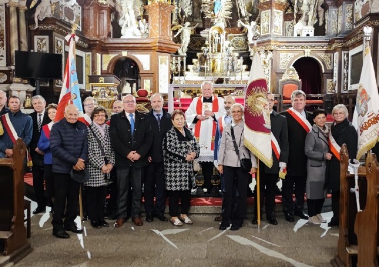 Uroczystości w Świdnicy Relikwie księdza Jerzego dotarły do świdnickiej katedry