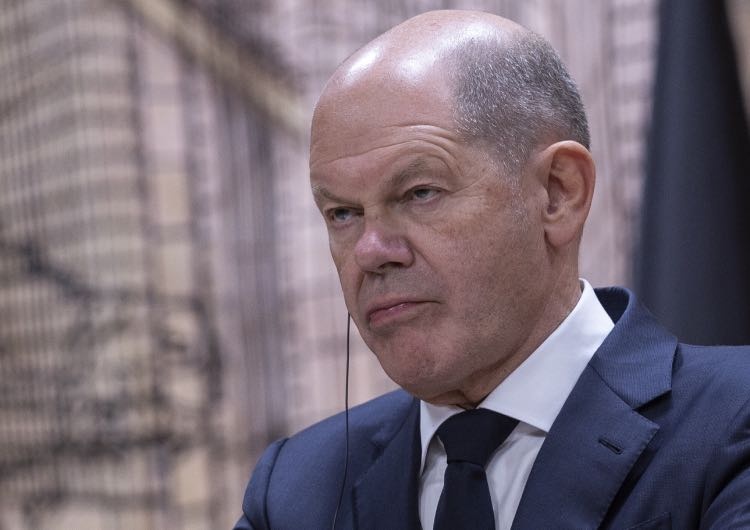 Kanclerz Niemiec Olaf Scholz Ważne spotkanie Scholza z emirem Kataru. Ekspert alarmuje: 