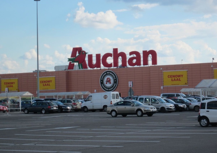 Sklep Auchan Po ponad dwóch latach od wybuchu wojny francuski koncern wycofuje się z Rosji