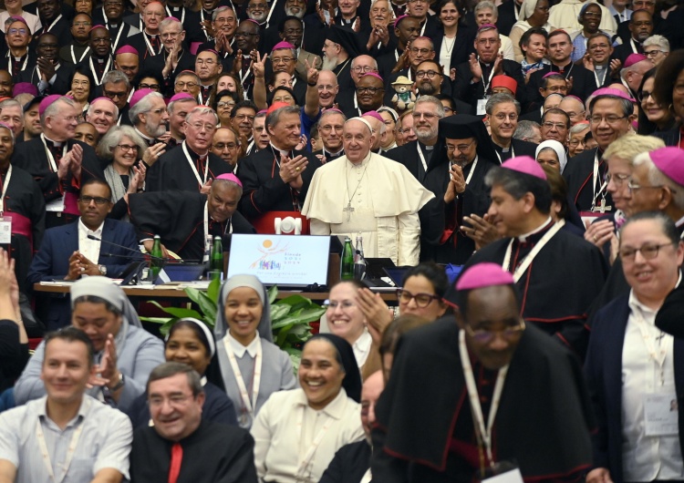 Papież Franciszek na podsumowaniu sesji Synodu Biskupów w Auli św. Pawła VI Najważniejsze propozycje synodu zawarte w Dokumencie Końcowym 