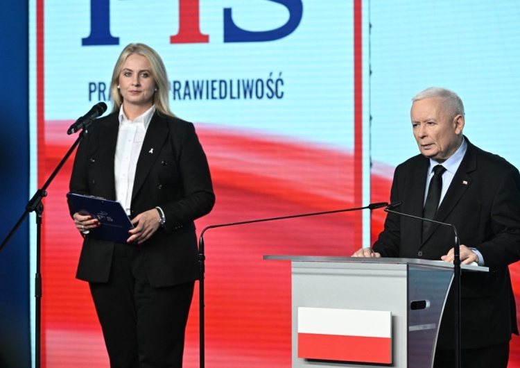 Jarosław Kaczyński na konferencji prasowej 31 października 2024 r.  „Skierowałbym pana może do Moskwy”. Kaczyński odpowiada pracownikowi TVN ws. Smoleńska