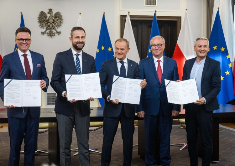 Podpisanie umowy koalicyjnej Szykuje się nowe tąpnięcie w koalicji. 