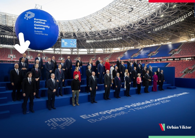 Zgromadzenie europejskich przywódców w Budapeszcie Polski premier pod balonem na spotkaniu europejskich przywódców