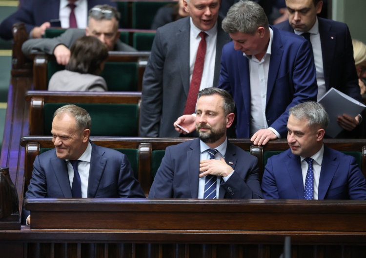 Donald Tusk, Władysław Kosiniak-Kamysz i Krzysztof Gawkowski Sejm uchwalił nowelę budżetu na 2024 r. Jeszcze większy deficyt 