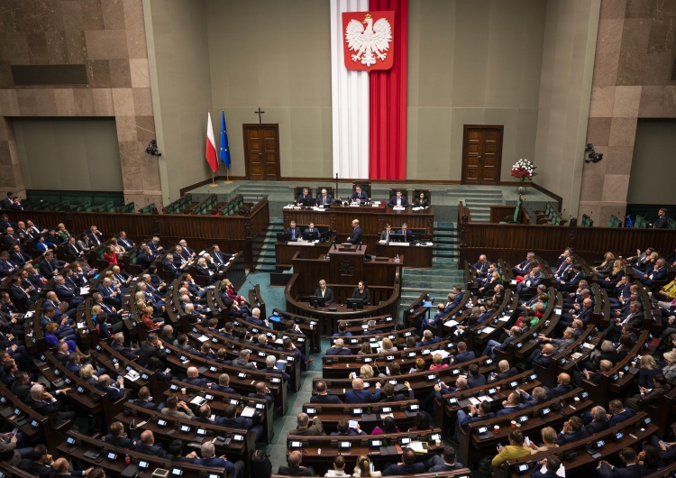 Sejm - zdjęcie poglądowe Burza w Sejmie. 