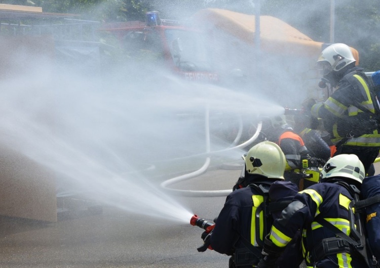 strażacy, zdj. ilustr. Pożar pociągu pod Poznaniem. Ewakuowano 1000 osób