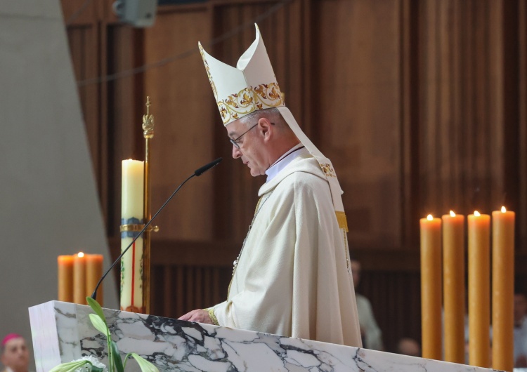 bp Wiesław Lechowicz Msza św. w intencji Ojczyzny. Abp Lechowicz: Troska o prawdę to odpowiedzialność za wspólnotę