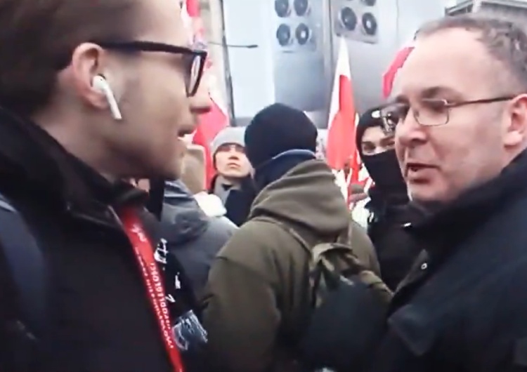 Patryk Michalski na Marszu Niepodległości Uczestnik Marszu Niepodległości nie dał dojść do słowa znanemu reporterowi Wirtualnej Polski