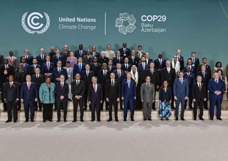 Uczestnicy konferencji COP29 Wspólne zdjęcie uczestników COP29 bez Andrzeja Dudy. Znamy powód