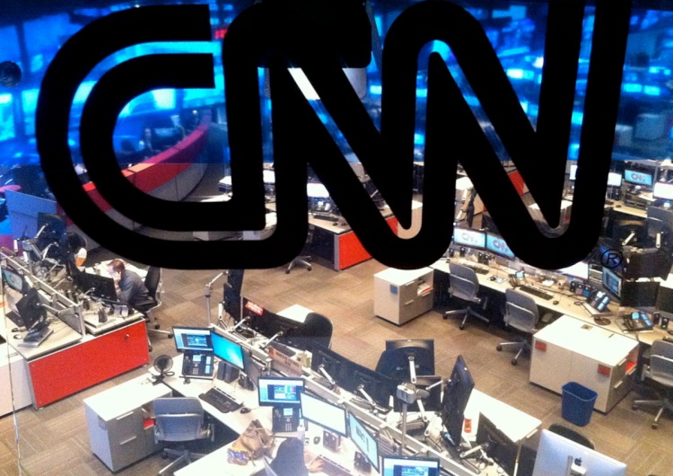 Newsroom CNN Potężne zwolnienia w CNN po zwycięstwie Donalda Trumpa. CNN i TVN mają wspólnego właściciela