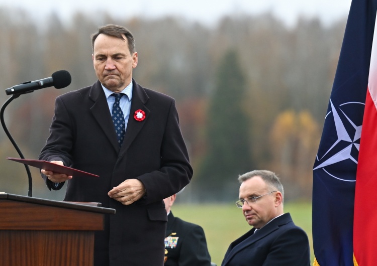 Radosław Sikorski w Redzikowie Minister Sikorski wypiął w Redzikowie pierś do orderów. Minister Waszczykowski opowiedział nam jak było naprawdę