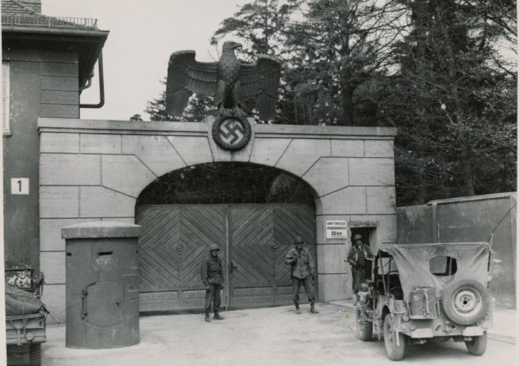 Brama obozu w Dachau. 1945 Niemcy: AfD upomina się o pamięć o polskich więźniach Dachau i chce finansowania badań nad prześladowaniami Polaków