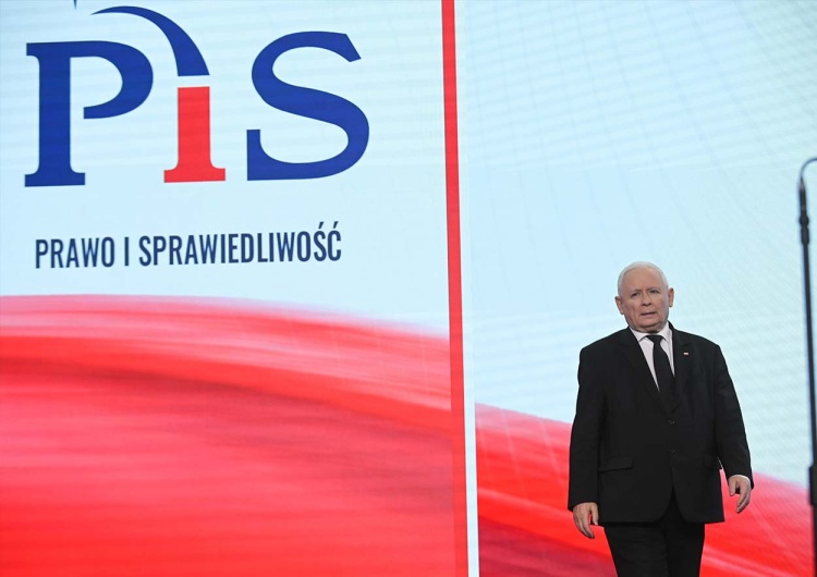 Prezes Prawa i Sprawiedliwości Jarosław Kaczyński PKW odrzuciła sprawozdanie finansowe PiS. Politycy partii reagują