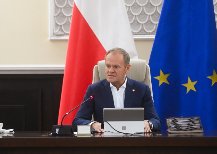 Donald Tusk Platforma Obywatelska nie radzi sobie z krytyką ze strony 