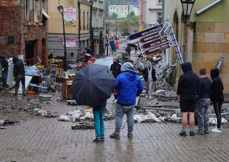 Kłodzko po powodzi Pomoc dla powodzian. Nikt nie dostanie pełnej kwoty zasiłku?