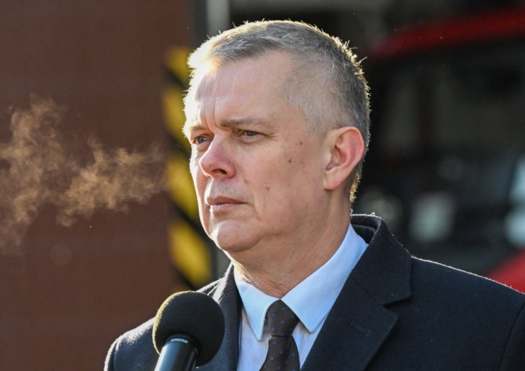 Tomasz Siemoniak Szwedzi dostają broszury na wypadek wojny. W Polsce „stawiamy na edukację”