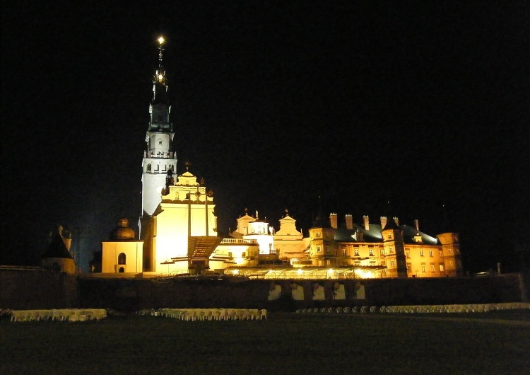 Klasztor jasnogórski Na Jasnej Górze trwają rekolekcje biskupów