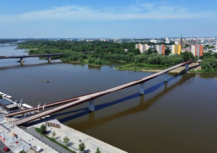 Kładka na Wiśle w Warszawie Kładka Trzaskowskiego wymaga czyszczenia. Tyle będzie kosztować