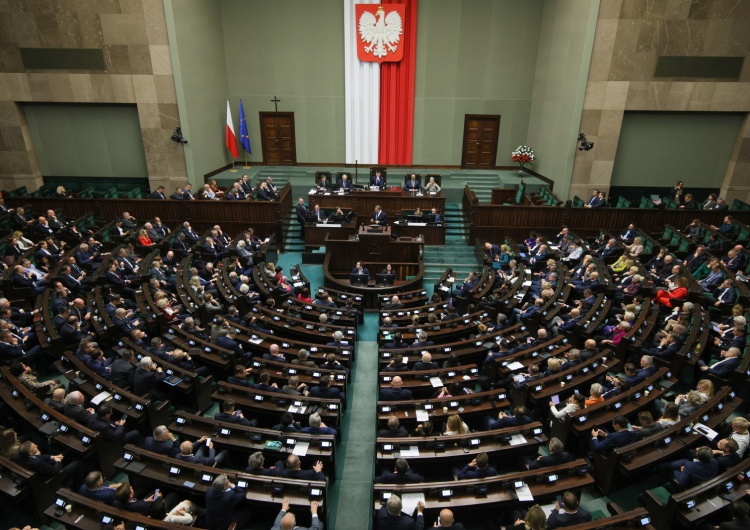 Obrady Sejmu RP Rzadki widok w Sejmie: Jednogłośnie uchwalono ustawę. Wszyscy głosujący posłowie za