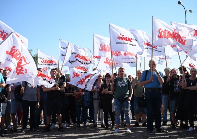 Pikieta - zdjęcie poglądowe Solidarność zaprotestuje w Warszawie w obronie polskich elektrowni