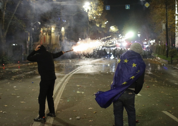 Protesty w Gruzji Protesty w Gruzji. MSZ Ukrainy: Wzywamy do uszanowania prawa do pokojowych protestów