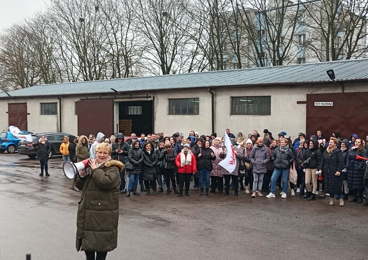 Strajk w GHG Nidzica Strajk w GHG Nidzica. Pracodawca zamierza zwolnić przewodniczącą zakładowej 