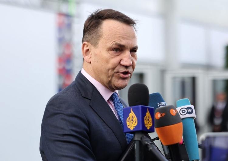 Radosław Sikorski Polscy dyplomaci z nakazem opuszczenia Rosji. Jest reakcja MSZ