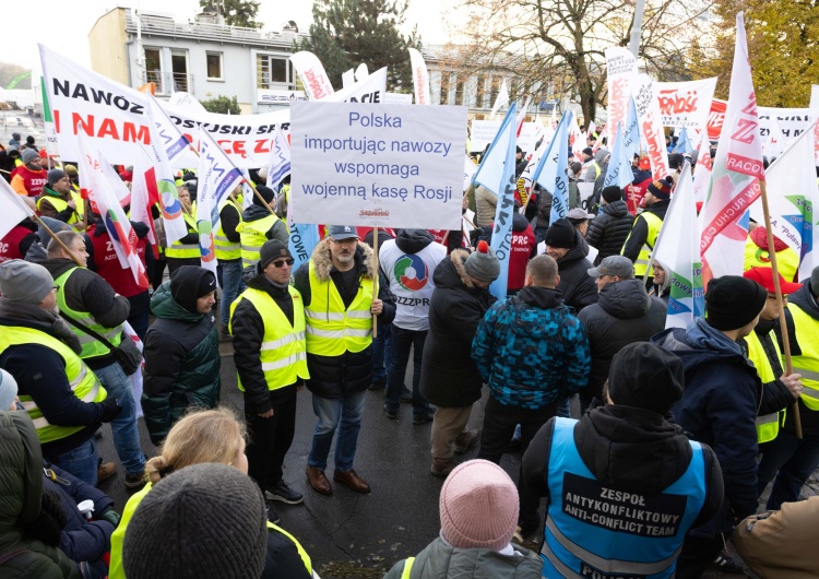 Pikieta pracowników Zakładów Chemicznych 