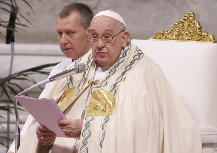 papież Franciszek Papież: Maryja czyni z nas wspólnotę, 