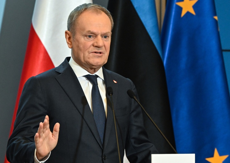 Donald Tusk Rok od inauguracji Polacy ocenili rząd Tuska. Złe wiadomości dla koalicji [SONDAŻ]